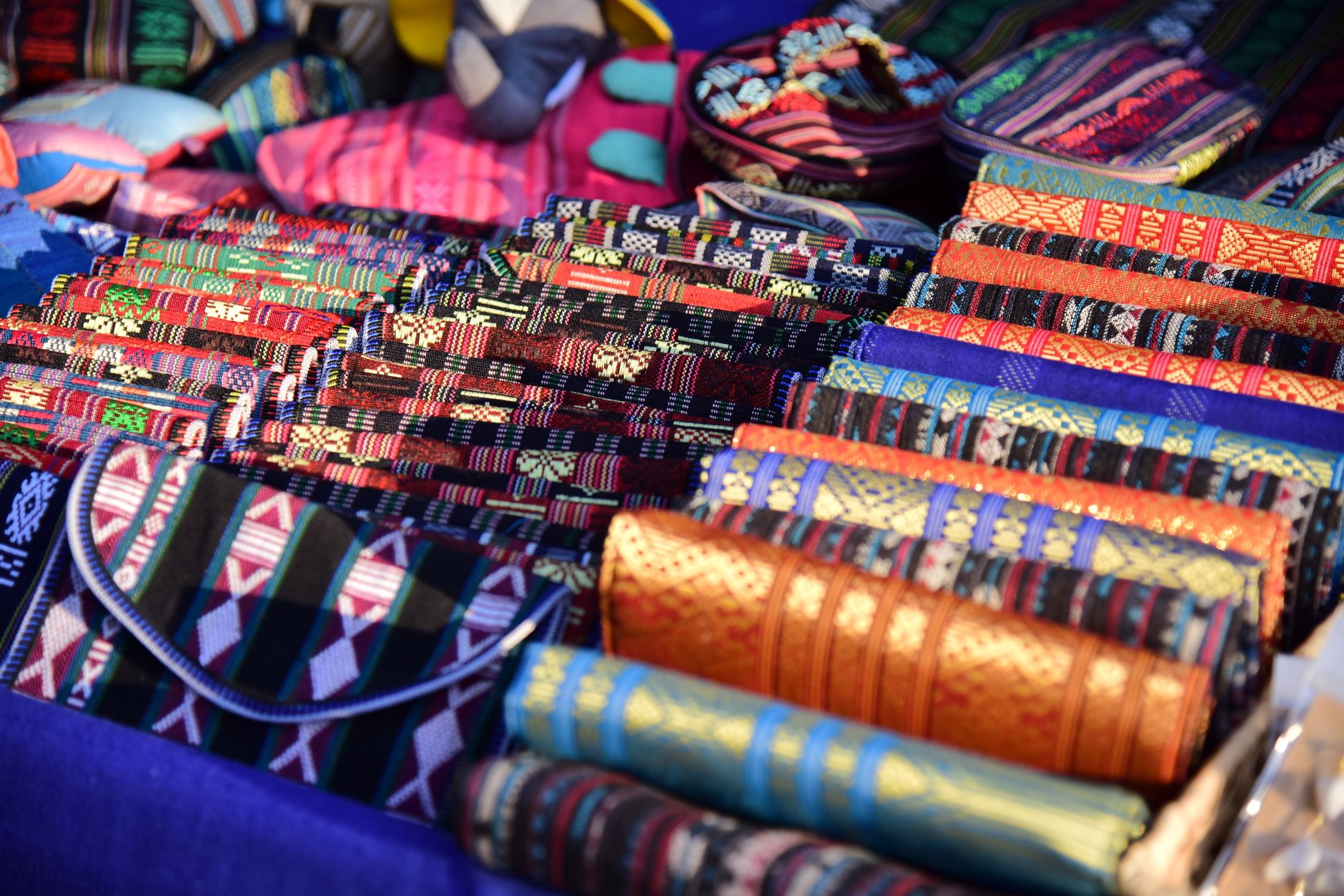 Textiel en handwerk in verschillende kleuren
